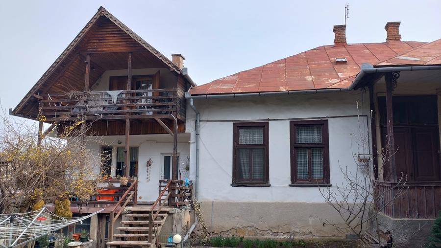 Vand casa in curte comuna in cartierul Zorilor - 1