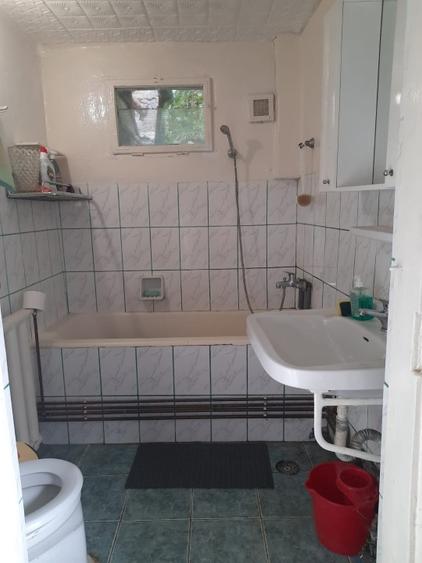 Casa de vanzare cu 3 dormitoare, garaj, gradina si atelier, zona Muncitoresc, Re - 1