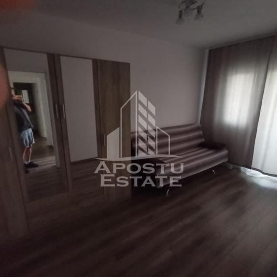Apartament cu 3 camere, 2balcoane,2 bai, complex, centrala proprie,AC - 8
