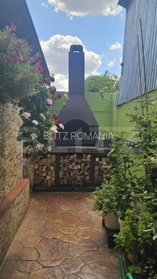 Casa spatioasa cu mansarda, curte amenajata cu gratar si beton, Zona Pucheni