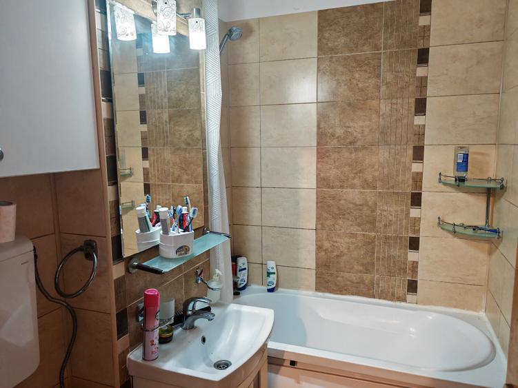 Apartament 3 camere liber la vanzare zona Astra - 10