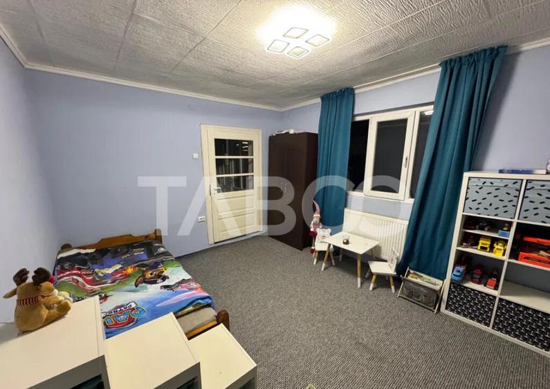 Casa centrala de vanzare in Gura Raului 560 mp curte+gradina - 3