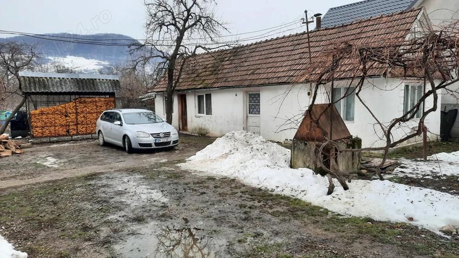 Casa de vanzare plus teren arabil - 2