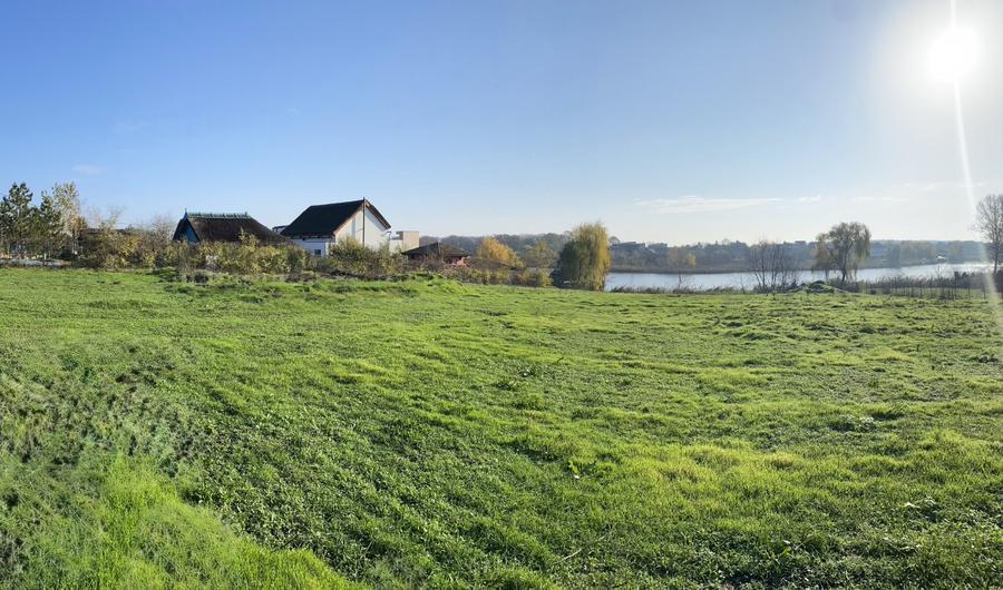 Teren vedere panoramica partial lac si padure, central, toate utilitatile - 7