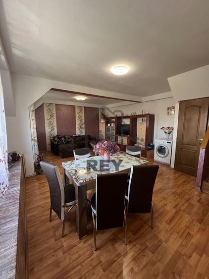 De vanzare- Apartament 3 camere str Luptei - 1