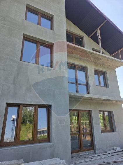 Casă individuală cu 6 camere cu Teren 1562 Mp în Snagov