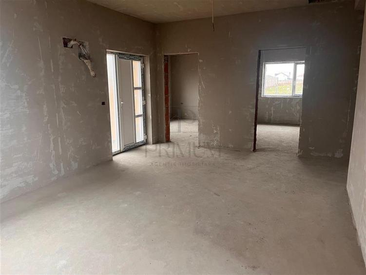 Casa individuala - teren generos - toate utilitatile - living mare - 3