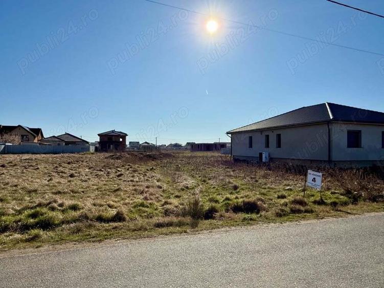 Teren intravilan 1063 mp Livada Sanleani fs.19 ml,cu utilitati(asfalt) - 2