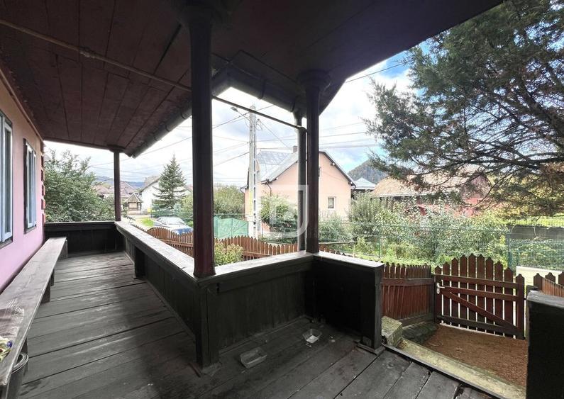 Casa traditional bucovineana la poalele muntilor Bucovinei - 19