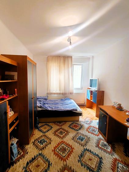 Ap 2 cam decom, mobilat clasic si utilat, curte cu spatiu verde, zona str. Horea - 11