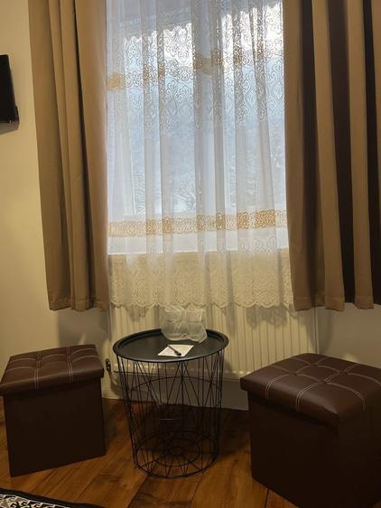 Casa 9 camere ,10 bai pensiune in Izvoru Muntelui - 2