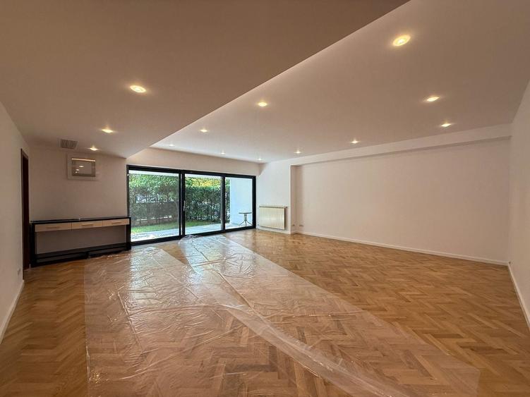 Apartament cu 3 camere semidecomandat, mobilat în Primăverii