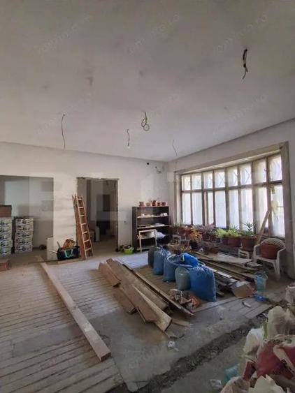 Spa?iu comercial 200 mp + acces pod 200 mp, 3 balcoane, langa Pia?a Sfatului - 9