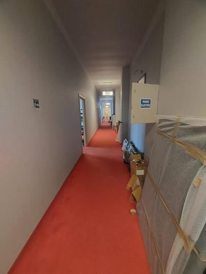 Delfinariu, spatiu 289 mp., ideal birouri/sali de curs etc., parcare - 2