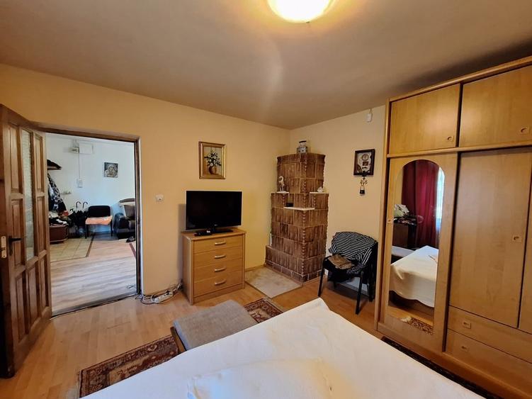 Frumusani, casa 6 camere 1000 mp teren DN4 2 centrale gaz 2 bucatarii - 2