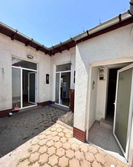 Proprietate 2 corpuri situata in zona Tomis I - 14