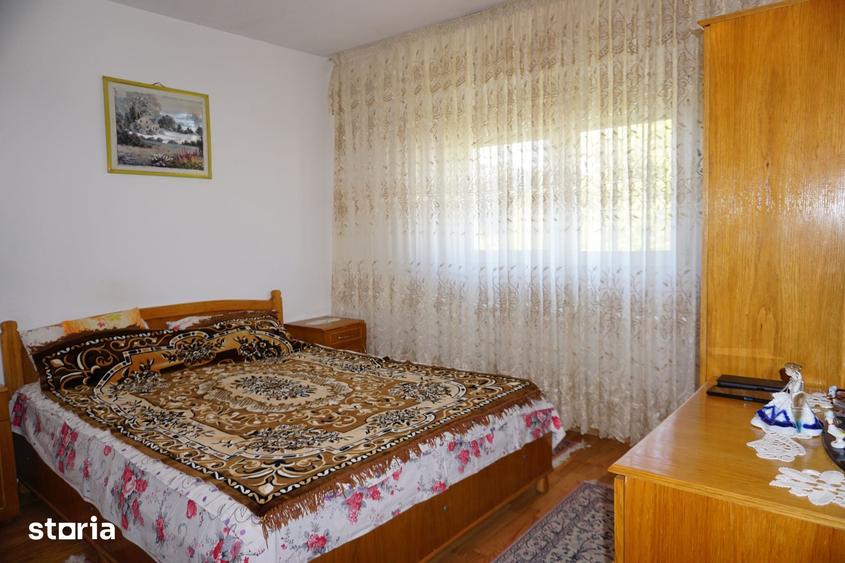 Apartament cu 4 camere si centrala termica-etajul 2/4 - 8