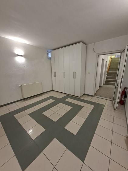 Casă cu 10 camere cu Teren 280 Mp în Pache Protopopescu