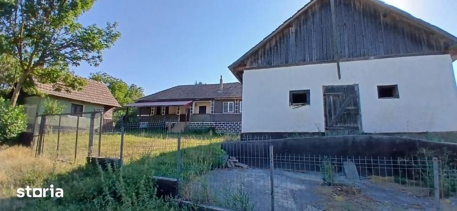 Casă cu 2 camere cu Teren 1113 Mp în Iris