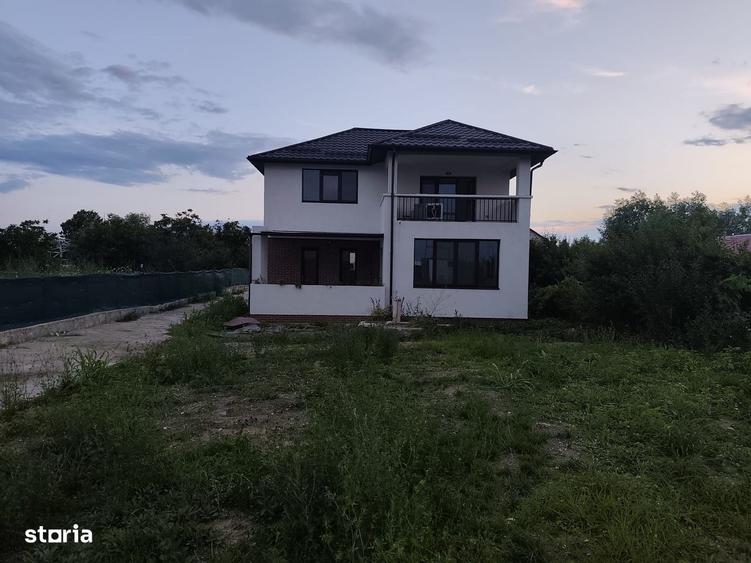 Casă cu 4 camere în Tărtășești
