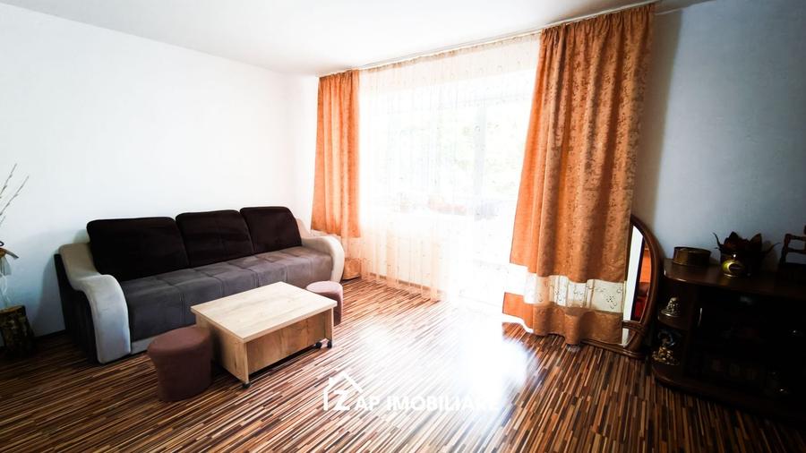 Apartament cu 3 camere decomandat, mobilat în Tudor