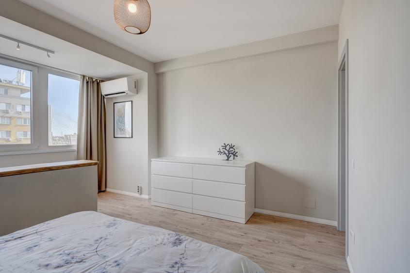 Apartament cu 3 camere semidecomandat în Grivița