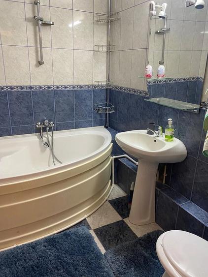 Apartament cu 4 camere semidecomandat în Timpuri Noi