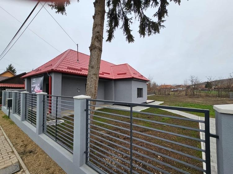 Casă individuală cu 4 camere cu Canalizare în Band