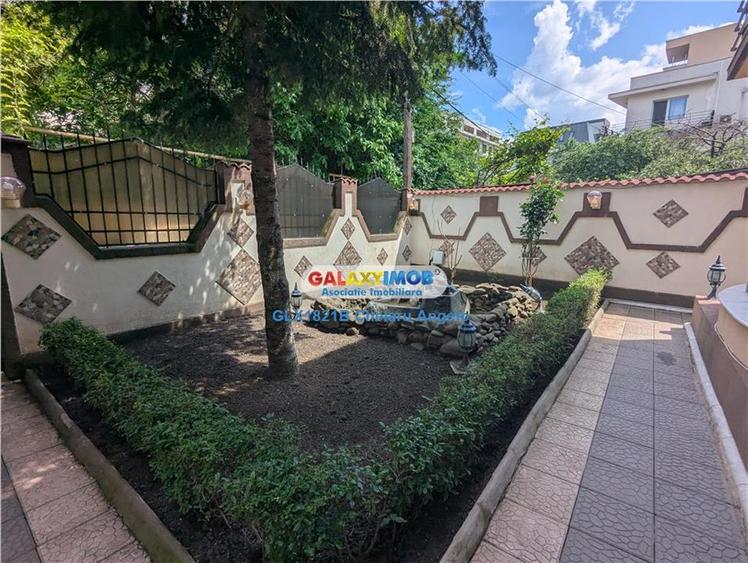 Casă cu 5 camere cu Garaj în Șoseaua Nordului