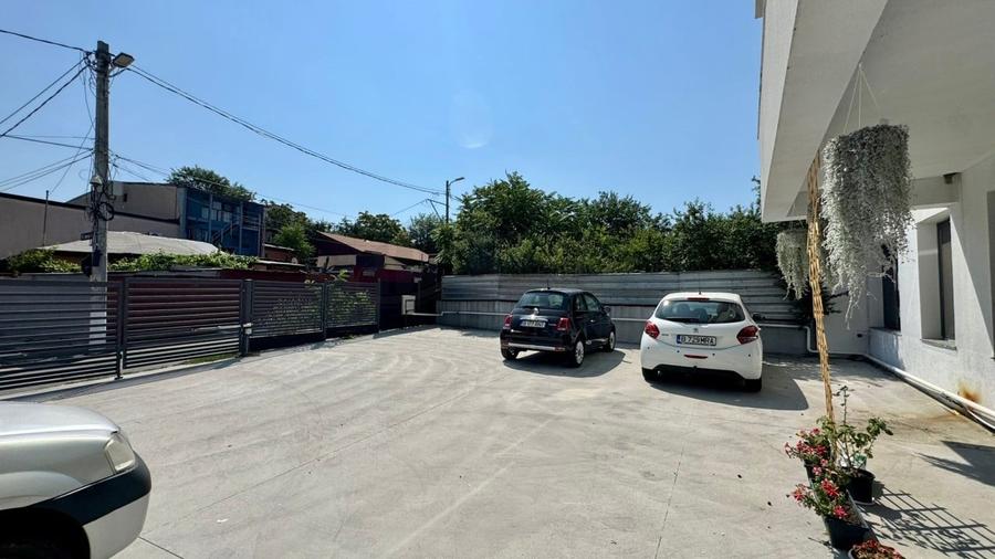 Apartament cu 2 camere semidecomandat, mobilat în Tei