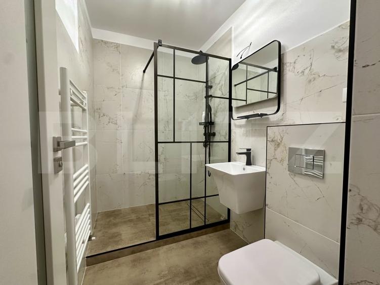 Apartament cu 3 camere semidecomandat, mobilat în Florești