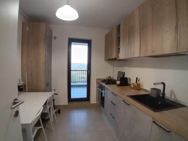 Apartament cu 3 camere decomandat, mobilat în Voluntari