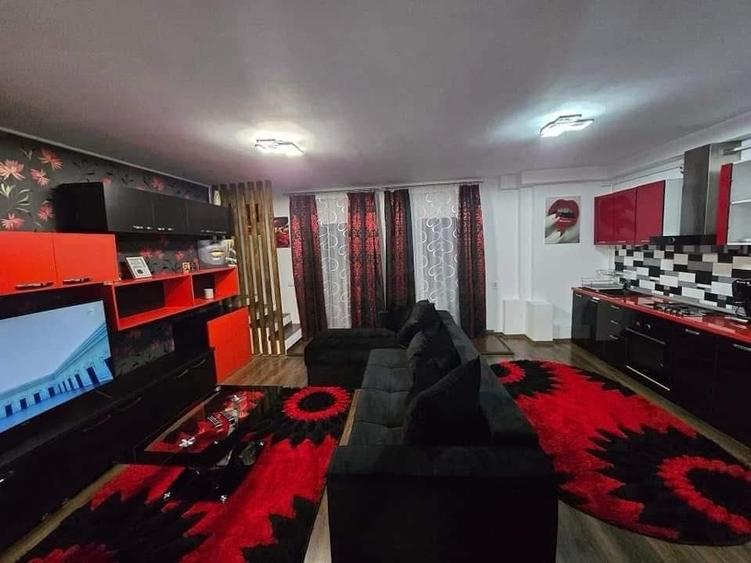 Apartament cu 3 camere decomandat în Independenței