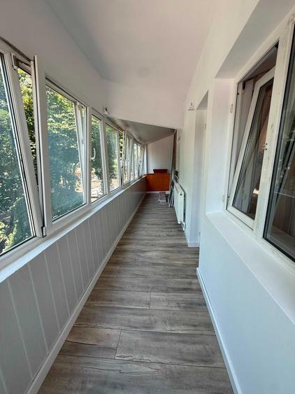 Apartament cu 3 camere decomandat, mobilat în Central