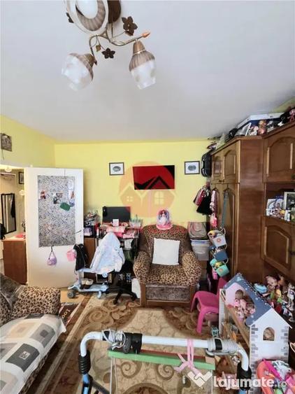 Apartament cu 3 camere decomandat în Est