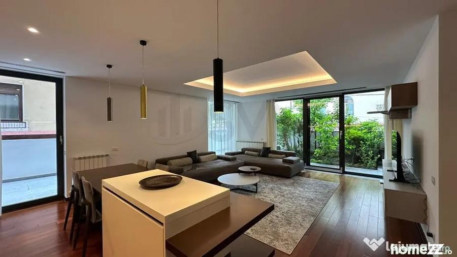Apartament cu 4 camere decomandat în Central