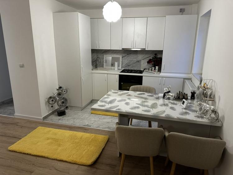 Apartament cu 3 camere decomandat, mobilat în Kogălniceanu