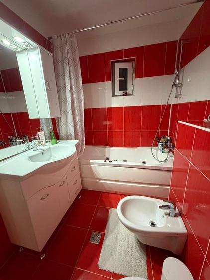 Apartament cu 3 camere decomandat în Florești