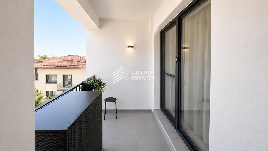 Apartament cu 3 camere semidecomandat, mobilat în Otopeni