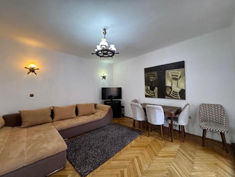 Apartament cu 3 camere semidecomandat, mobilat în Central