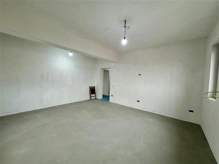 Apartament cu 3 camere decomandat în Dacia
