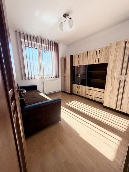 Apartament cu 4 camere decomandat în Central