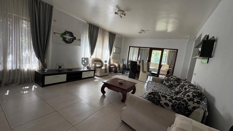 Duplex cu 10 camere cu Piscina în Corbeanca