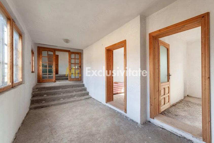 Casă cu 5 camere cu Teren 1093 Mp în Domnești