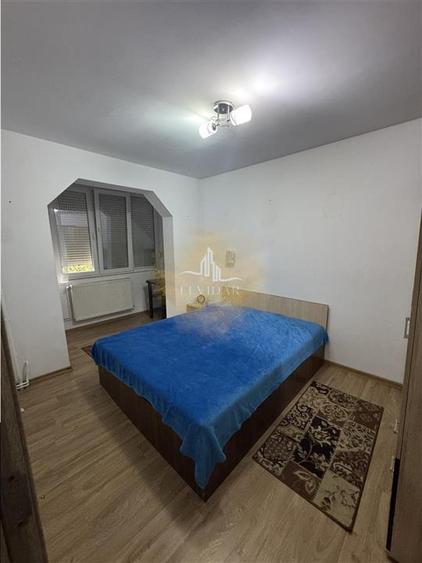 Apartament cu 3 camere semidecomandat în Dacia