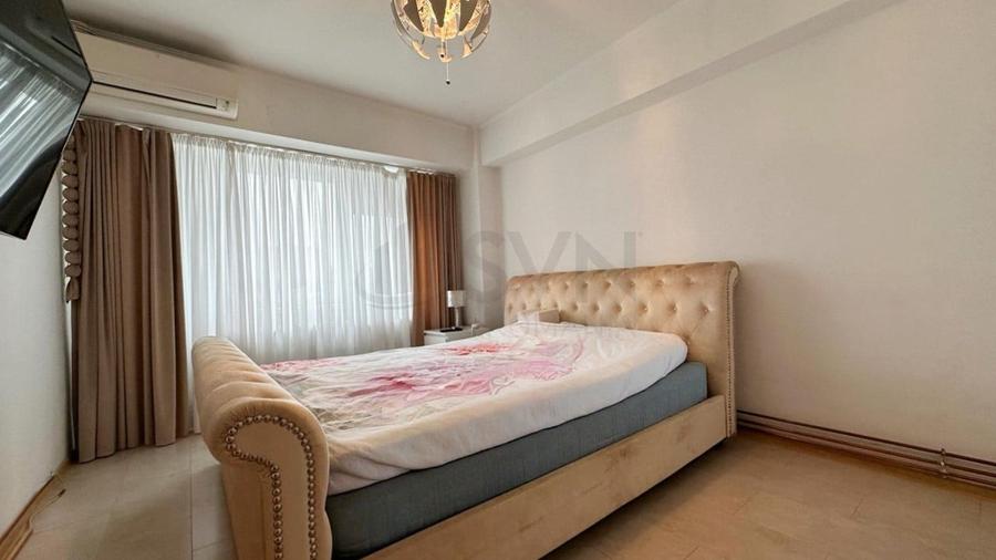 Apartament cu 3 camere semidecomandat, mobilat în P-ța Victoriei