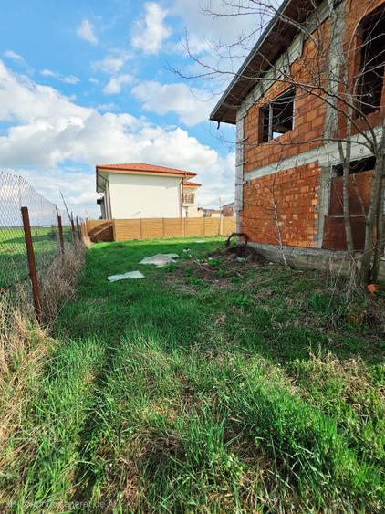 Casă individuală cu 5 camere cu Teren 450 Mp în Cocoșești