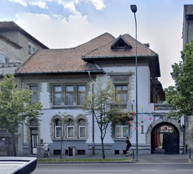 Birou, de 68.569999694824 mp, în 15 Noiembrie