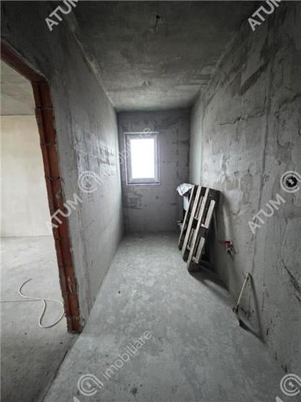 Casa individuala cu 4 camere si curte libera de 340 mp in Cisnadie - 13