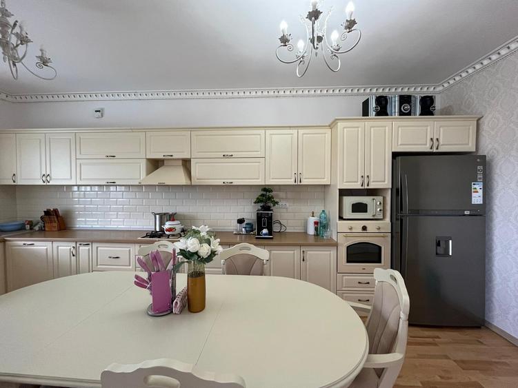 Vilă cu 7 camere, P+E, Piscină, 1102mp teren, Dealuri, Oradea. - 4